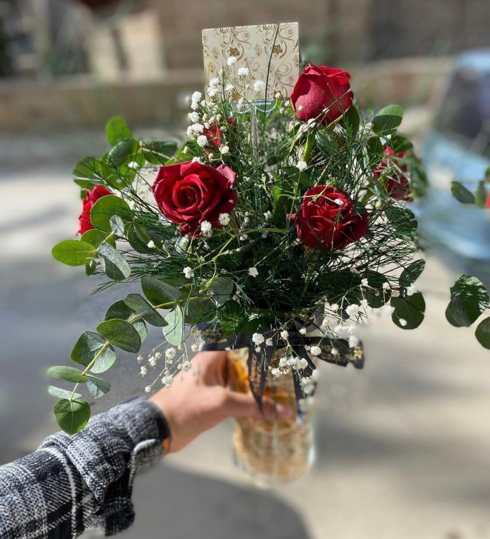 Vazoda (VAZODA 7 ADET GUL+YESILLIK)