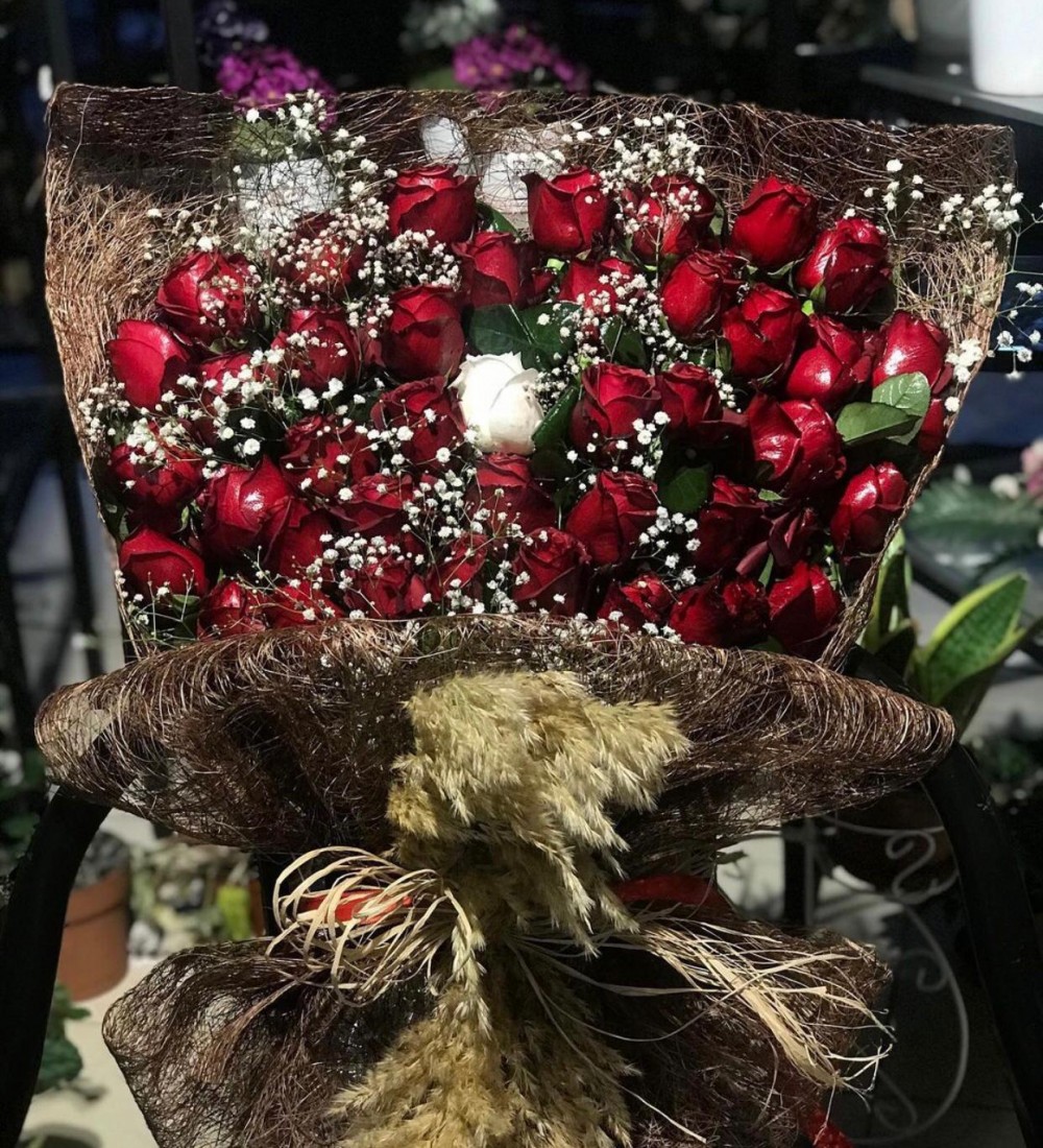 BUKET ( 40+1 ADET GUL+YESILLIK)