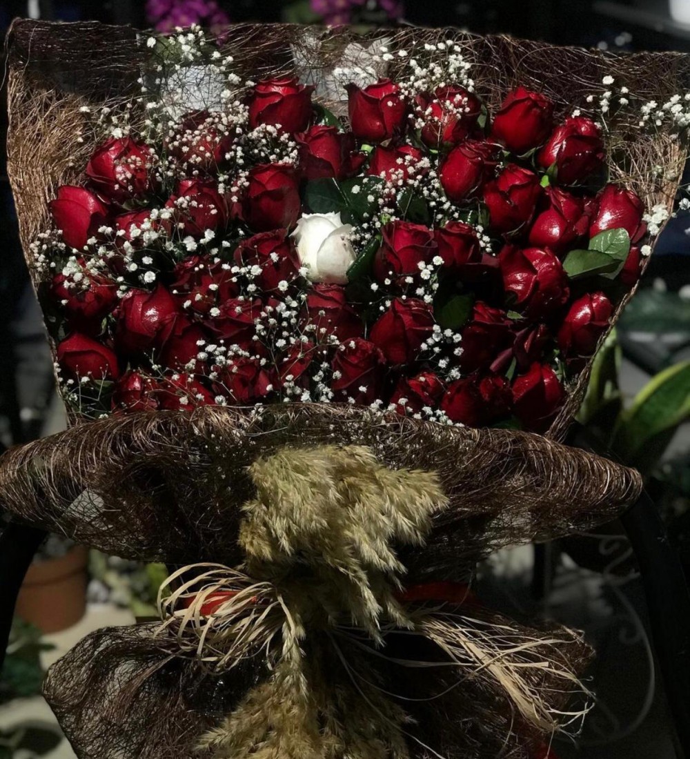 BUKET ( 40+1 ADET GUL+YESILLIK)