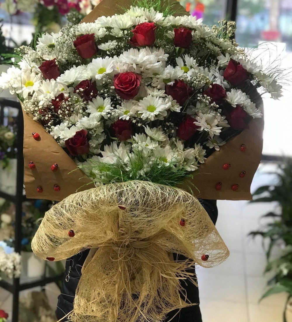 BUKET 15 Gül + 4 Demet Papatya Buketi