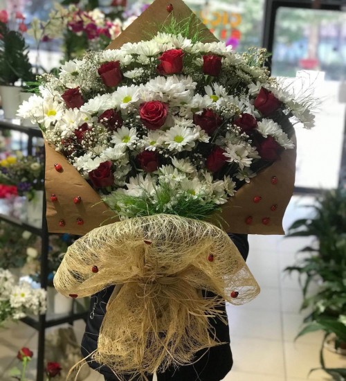 BUKET 15 Gül + 4 Demet Papatya Buketi