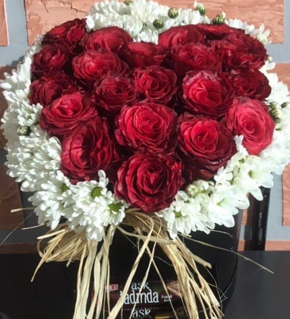 KUTU 20 Gül Kalp Desenli +Papatya Çikolata Kutusu