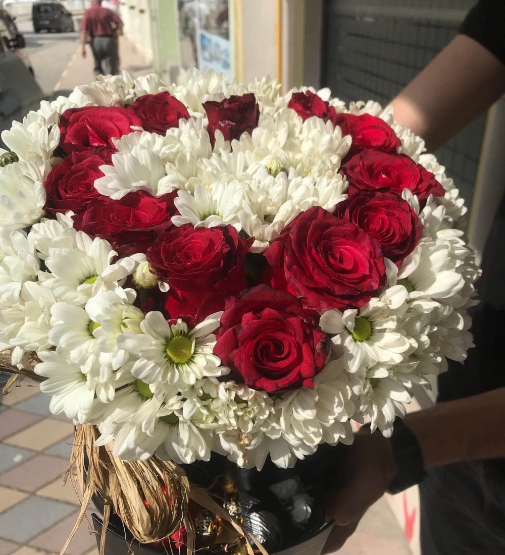 KUTU 12 Gül + Papatya Çikolatalı  Kutuda Kalp