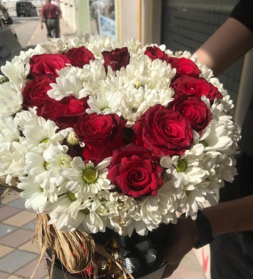 KUTU 12 Gül + Papatya Çikolatalı  Kutuda Kalp