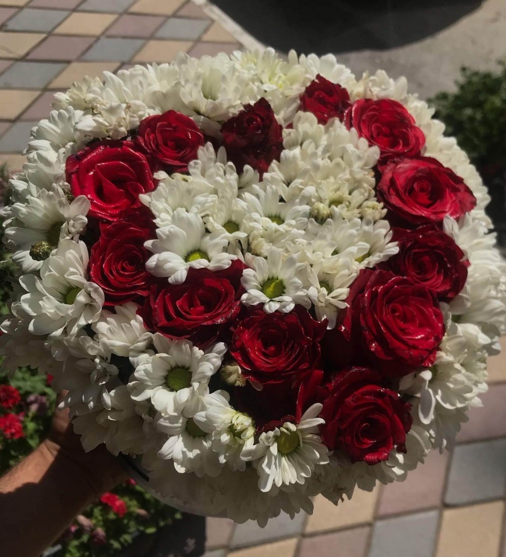 KUTU 12 Gül + Papatya Çikolatalı  Kutuda Kalp