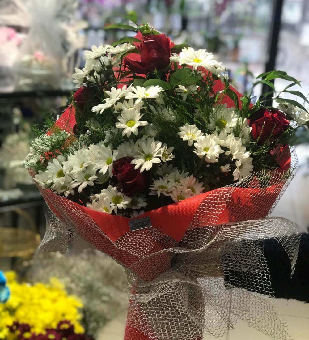 BUKET 4 Gül + 3 Demet Papatya Buketi