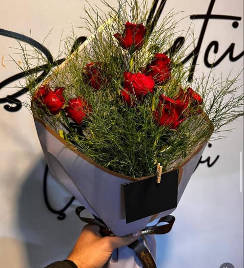 BUKET ( 8 ADET GUL+YESILLIK)